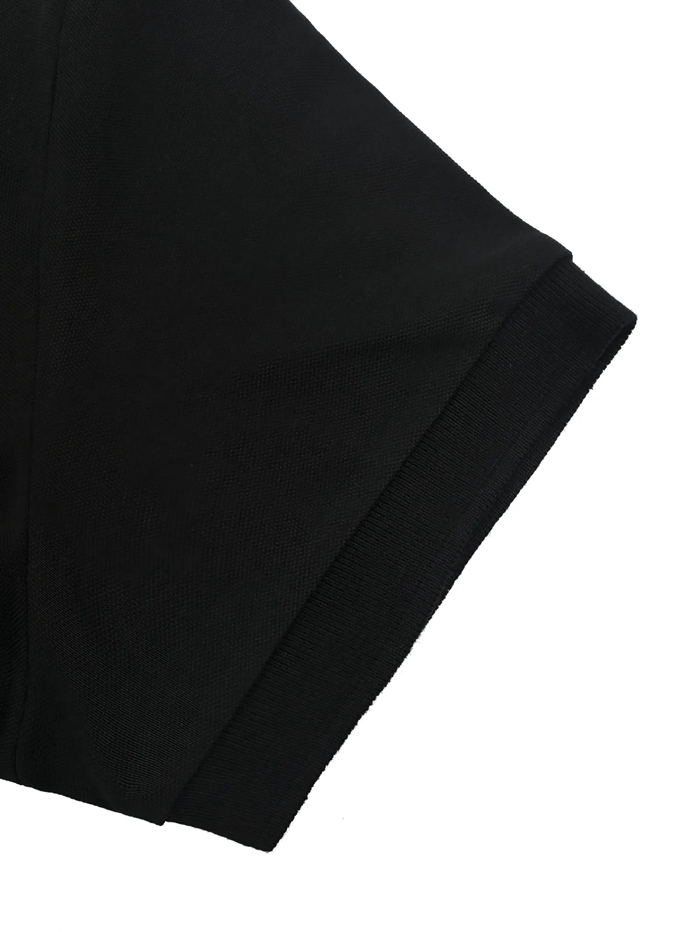 Lacoste Crocodile Logo Polo Shirt Custom Glazed Bee Extract Cotton Delicate and Soft Comfortable Breathable Soft Black with a Breathable Feeling Not Heavy and Unobtrusive Using the Most Calm Tones to Interpret French Relaxation The Iconic Little Crocodile Comes to Your Heart On the Pure Black Canvas, it outlines a low-key edge with a vivid attitude and simplifies the complexities. It uses black as the base and green crocodile as the print to show the texture and brand heritage in a low-key manner. Process 1: Use car seal technology Make independent embroidery chapters through computer embroidery, then position them and sew them to fix them on the clothes. They have a strong three-dimensional effect, are strong and washable, and have stable quality. Process 2: The fabrics have been fermented and washed. They have a better feel and texture. They are not easy to deform, not easy to shrink, not easy to fade, and maintain long-term beauty. Accessories: Customized 1:1 Lacoste crocodile logo Customized 1:1 Lacoste trademark Version: Fitted version Size: S M L XL Style number: CC 968